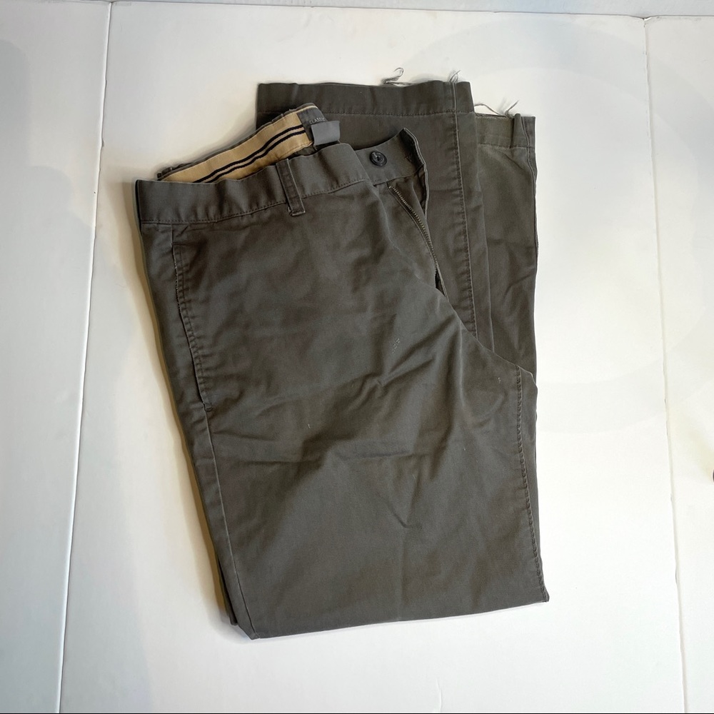 SOLDGap khakis